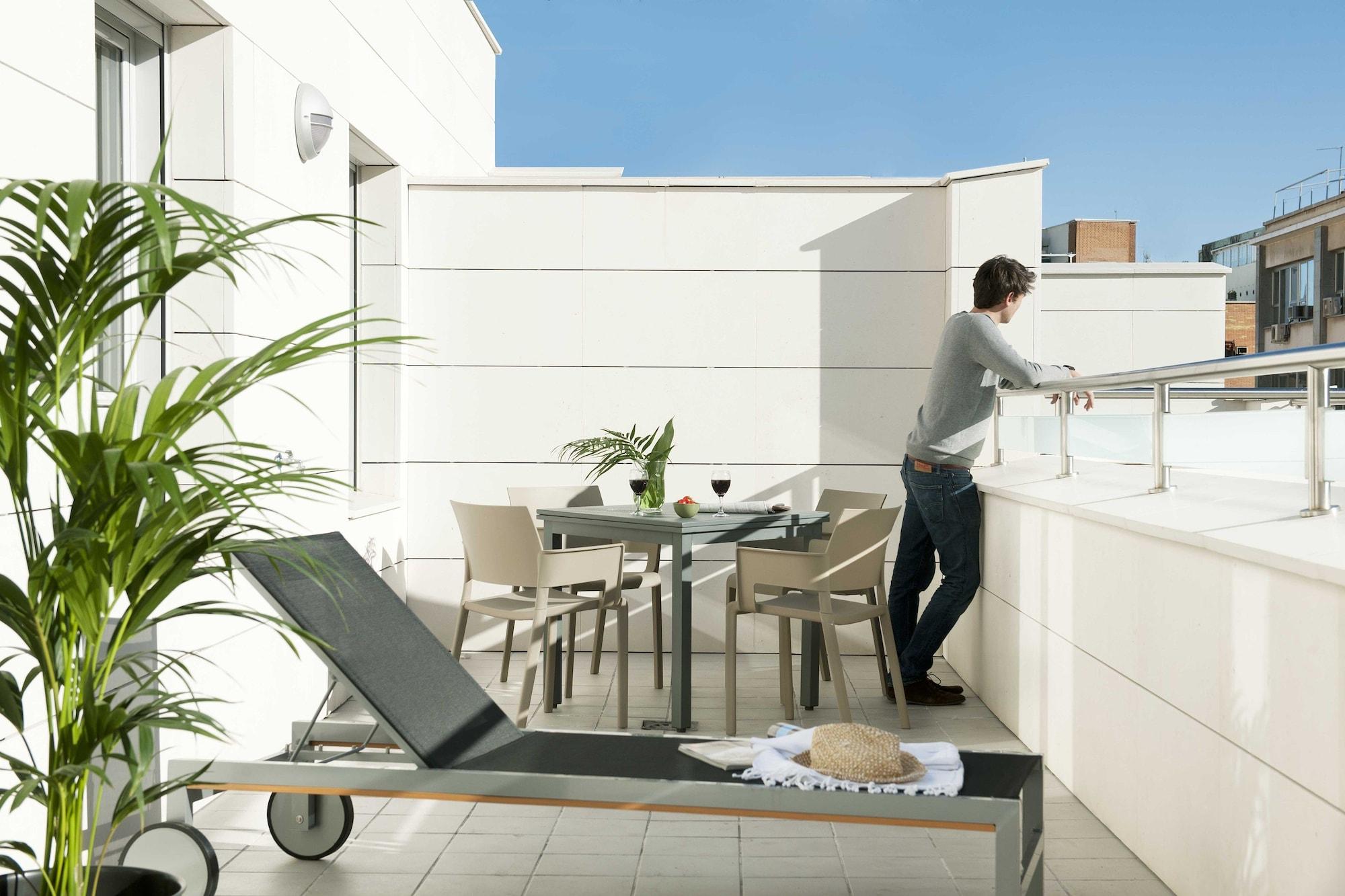 Eric Voekel Boutique Apartments - Atocha Suites Мадрид Екстериор снимка