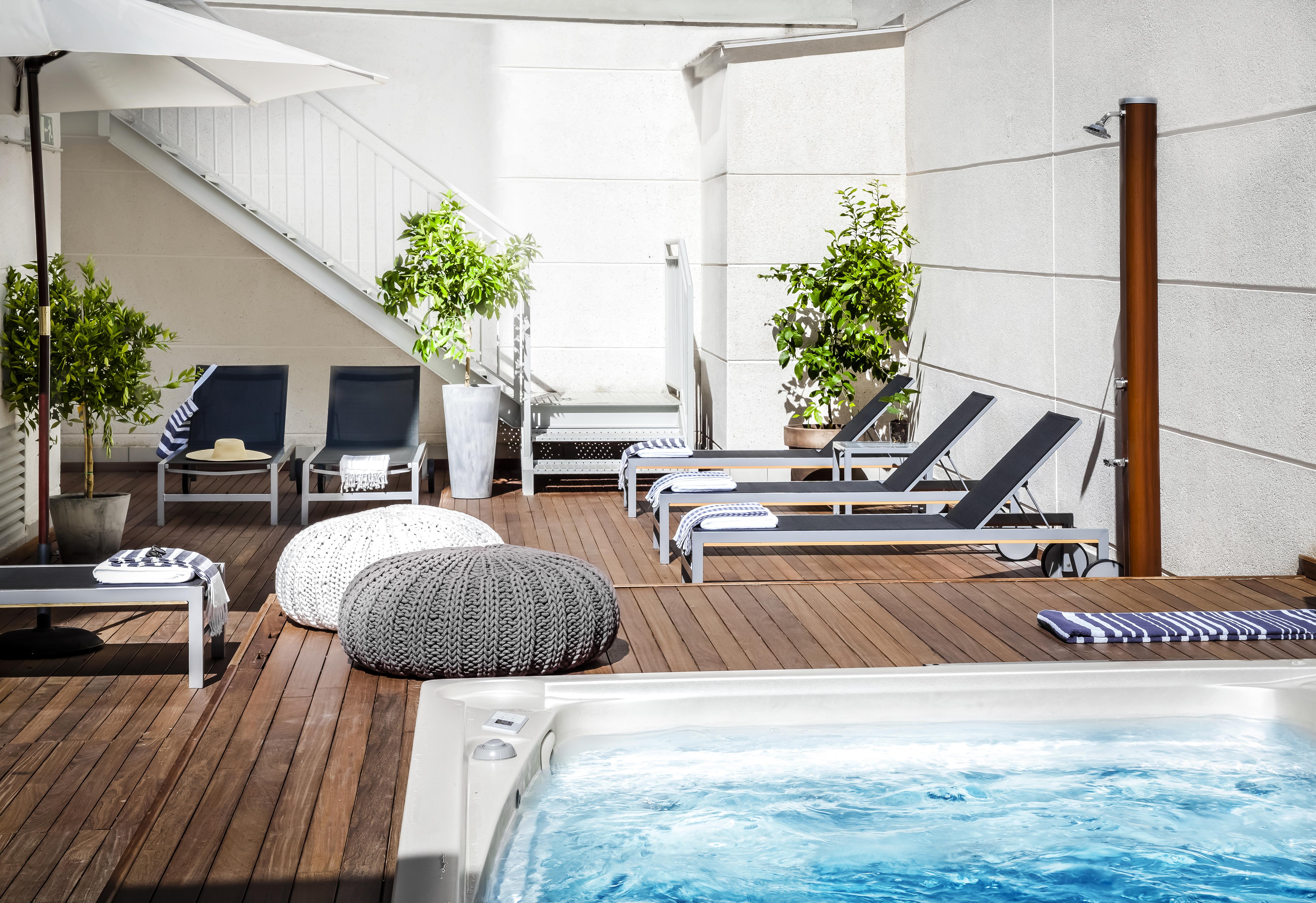 Eric Voekel Boutique Apartments - Atocha Suites Мадрид Екстериор снимка