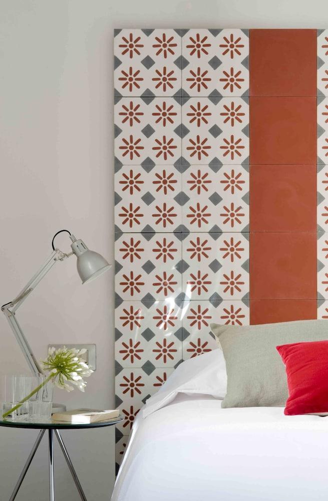 Eric Voekel Boutique Apartments - Atocha Suites Мадрид Екстериор снимка