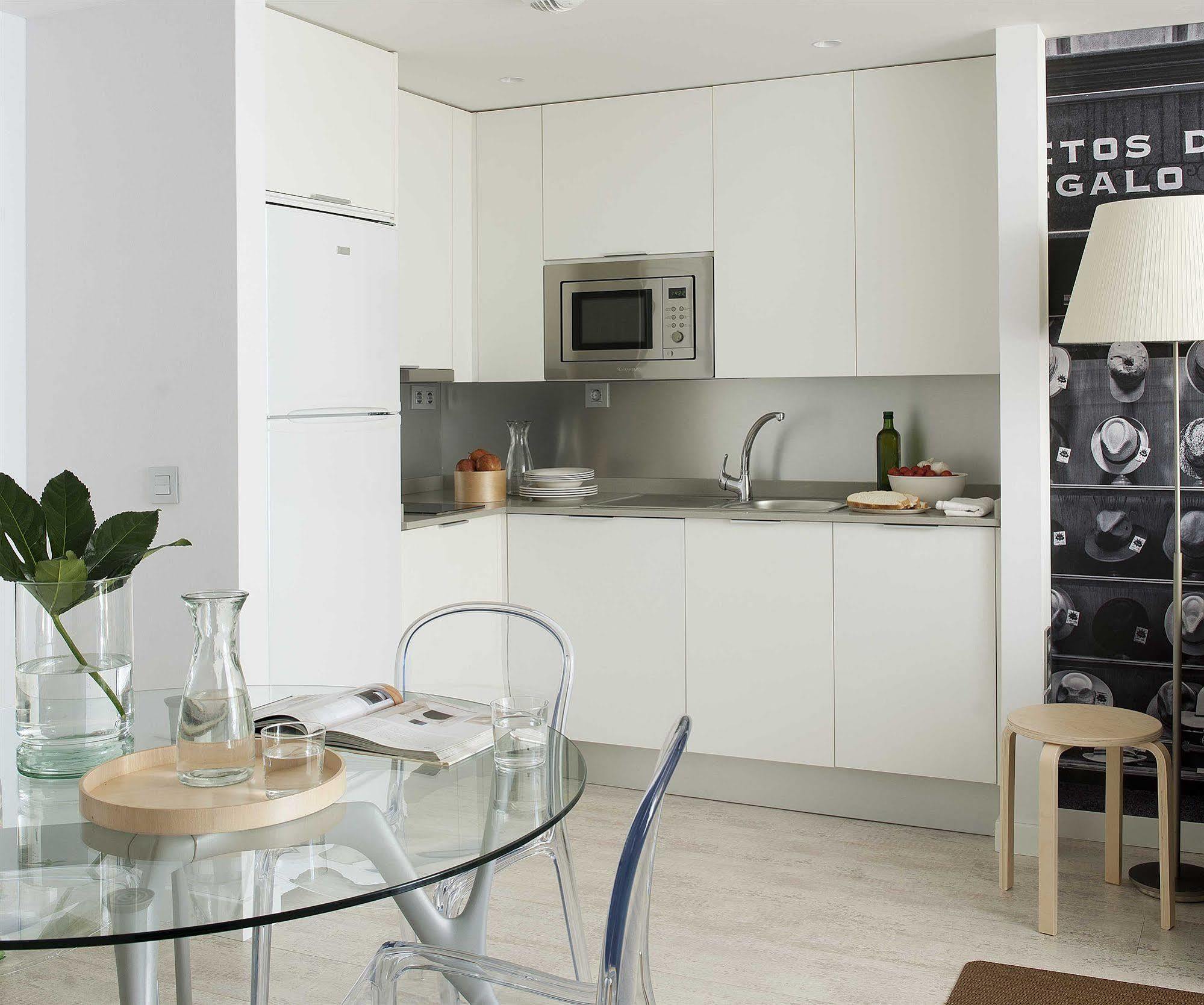 Eric Voekel Boutique Apartments - Atocha Suites Мадрид Екстериор снимка